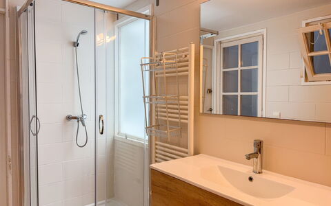 Clara: Badezimmer, Armatur, Flooring, Fussboden, Interior Design, Holz, Sinken, Zapfhahn, Installation, Zimmer