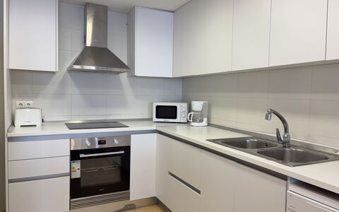 Clara: Küchengerät, Küche, Countertop, Cabinetry, Major Appliance, Flooring, Herd, Interior Design, Haushaltsgerät, Herd