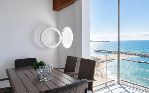 Clara: Meer, Ozean, Glas, Schatten, Aluminium, Balkon