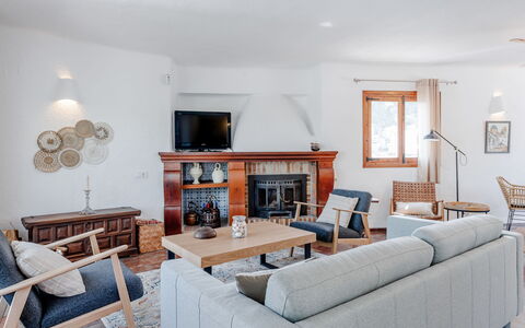 Can Nura: Möbel, Interior Design, Couch, Holz, Wohnzimmer, Flooring, Decke, Zimmer, Zuhause, Fussboden