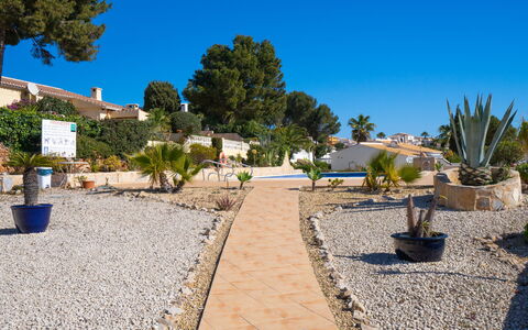 Pueblo de la Luz: Strauch, Garten, Landscaping, Schatten, Walkway, Flagstone, Auffahrt, Garten