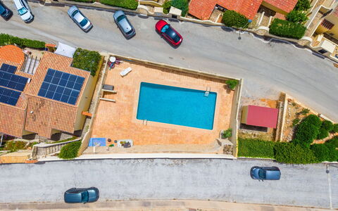 Pueblo de la Luz: Schwimmbad, Wohngebiet, Resort, Estate, Hotel, Villa, Eco Hotel, Ferienort, Luftaufnahmen, Vogelperspektive