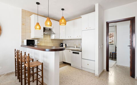 Pueblo de la Luz: Interior Design, Flooring, Countertop, Möbel, Fussboden, Light Fixture, Holz, Decke, Küche, Cabinetry