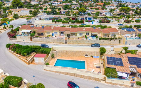 Pueblo de la Luz: Wohngebiet, Urban Design, Wohnung, Vorort, Estate, Schwimmbad, Resort, Ferienort, Luftaufnahmen, Strandresort