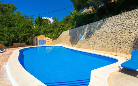 Sol Moraira: Blau, Schwimmbad, Gartenmöbel, Resort, Schatten, Hotel, Ferienort, Sonnenliege, Tropen, Eco Hotel