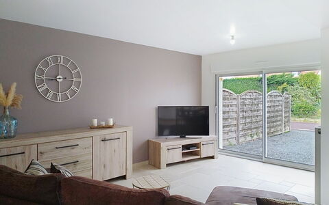 Le Jardin du Calme: Möbel, Interior Design, Flooring, Wand, Fussboden, Holz, Decke, Zimmer, Wohnzimmer, Couch