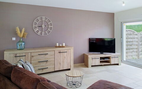 Le Jardin du Calme: Möbel, Flooring, Interior Design, Fussboden, Holz, Zimmer, Decke, Braun, Holzboden, Wohnzimmer