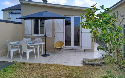 Riviera: Möbel, Gartenmöbel, Tür, Stuhl, Zuhause, Schatten, Garten, Garten, Regenschirm, Terrasse
