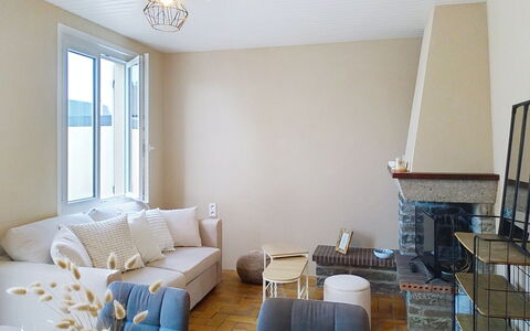Riviera: Möbel, Interior Design, Flooring, Wand, Fussboden, Couch, Zimmer, Holz, Decke, Wohnzimmer