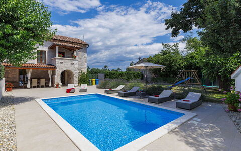 Trošti: Schwimmbad, Resort, Estate, Eco Hotel, Villa, Water Feature, Freizeit, Hazienda, Regenschirm, Thermae