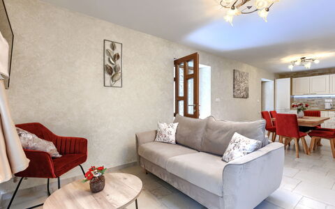 Trošti: Möbel, Interior Design, Flooring, Wand, Couch, Fussboden, Zimmer, Textil, Wohnzimmer, Decke