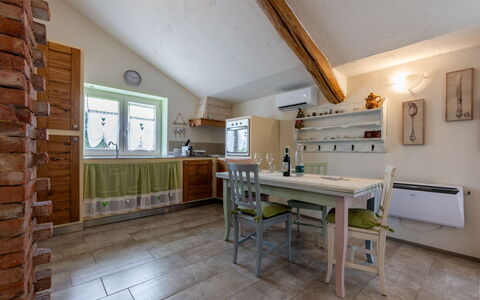 Noah: Möbel, Interior Design, Flooring, Wand, Fussboden, Decke, Holz, Küche, Countertop, Zimmer