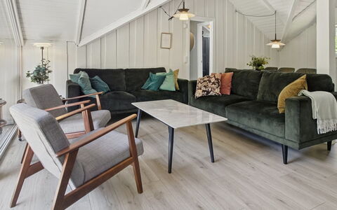 Tenna - 30Km from the Sea: Möbel, Couch, Flooring, Holz, Interior Design, Wohnzimmer, Fussboden, Zuhause, Holzboden