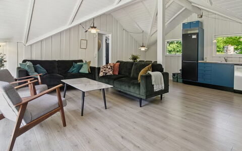 Tenna - 30Km from the Sea: Holzboden, Flooring, Interior Design, Holz, Laminatboden, Fussboden, Möbel, Decke, Wohnzimmer, Couch