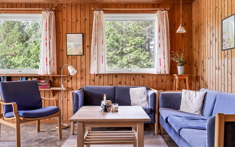 Iivo - 3.5Km from the Sea: Möbel, Holz, Interior Design, Wohnzimmer, Flooring, Couch, Zuhause, Fussboden, Zimmer, Holzbeize