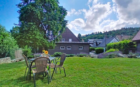 Cerny Dul 400: Strauch, Haus, Garten, Landschaft, Hütte, Rasen, Landscaping, Bauernhaus, Garten, Hinterhof