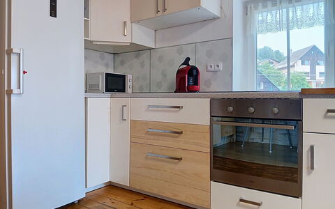 Cerny Dul 400: Flooring, Cabinetry, Küchengerät, Holz, Major Appliance, Fussboden, Interior Design, Countertop, Küche, Möbel