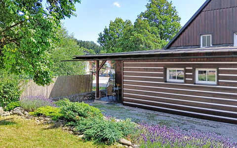 Cerny Dul 400: Gebäude, Holz, Haus, Dach, Abstellgleis, Zuhause, Hütte, Strauch, Garten, Gartenbauten
