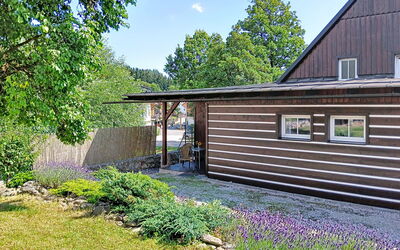 Cerny Dul 400: Gebäude, Holz, Haus, Dach, Abstellgleis, Zuhause, Hütte, Strauch, Garten, Gartenbauten
