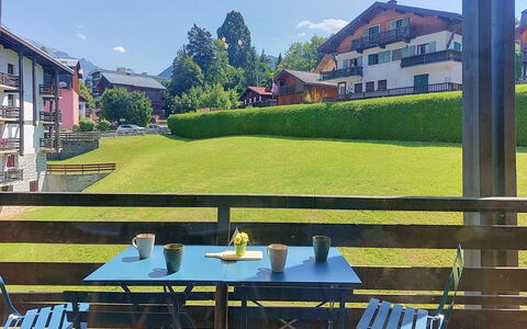 Le Nerey 2: Möbel, Gartenmöbel, Tisch Im Freien, Schatten, Balkon, Stuhl, Rasen, Garten, Küche & Esszimmer Tisch, Landscaping