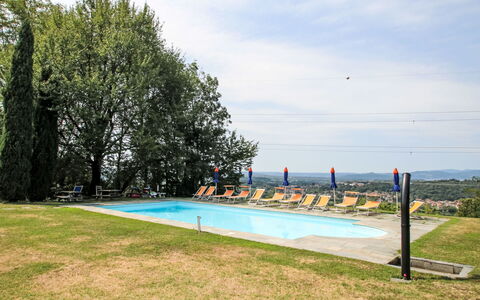 Annika: Blau, Baum, Freizeit, Schwimmbad, Eco Hotel, Gartenmöbel, Schatten, Park