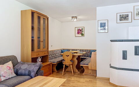Resimini: Möbel, Holz, Interior Design, Flooring, Fussboden, Zimmer, Wohnung, Wohnzimmer, Holzbeize, Cabinetry