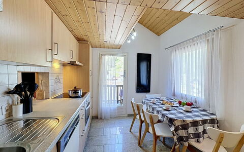 Haus Wasserfall: Möbel, Interior Design, Holz, Decke, Flooring, Fussboden, Küche, Stuhl, Beleuchtung, Zuhause
