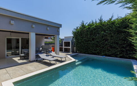 A.e.m: Schwimmbad, Wohngebiet, Resort, Zuhause, Verbundwerkstoff, Estate, Water Feature, Landscaping, Eco Hotel, Garten