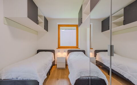 La Corona: Interior Design, Flooring, Fussboden, Holz, Möbel, Decke, Schlafzimmer, Bett, Zimmer, Beleuchtung