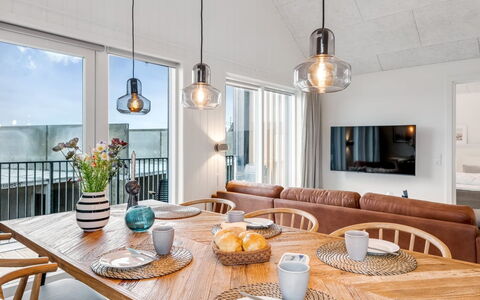 Thormund - 400M from the Sea: Interior Design, Light Fixture, Möbel, Holz, Flooring, Decke, Leuchter, Esszimmer, Beleuchtung, Küche & Esszimmer Tisch