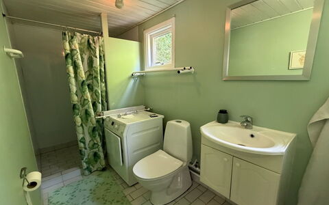 Lonneke - from the Sea: Armatur, Fussboden, Flooring, Toilette, Interior Design, Toilleten Sitz, Badezimmer, Installation, Sinken, Zuhause