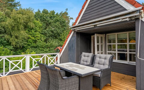 Lonneke - from the Sea: Dach, Haus, Grundstueck, Zuhause, Hütte, Estate, Gartenbauten, Schatten, Blockhaus, Landscaping