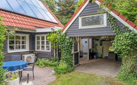 Lonneke - from the Sea: Dach, Haus, Grundstueck, Zuhause, Hütte, Estate, Gartenbauten, Schatten, Blockhaus, Landscaping