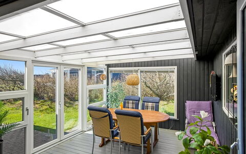 Ingalil - 200M from the Sea: Möbel, Zuhause, Veranda, Stuhl, Schatten, Blumentopf, Tür, Gartenmöbel, Deck, Garten