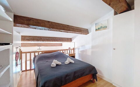La Bressado: Möbel, Bett, Interior Design, Fussboden, Flooring, Schlafzimmer, Wand, Holz, Decke, Zimmer