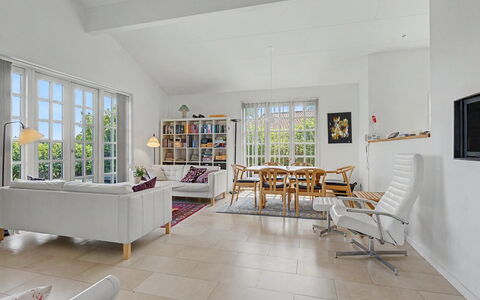 Ion - 1Km from the Sea: Interior Design, Flooring, Möbel, Fussboden, Couch, Decke, Holz, Wohnzimmer, Zuhause, Zimmer