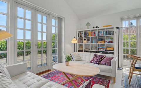Ion - 1Km from the Sea: Möbel, Interior Design, Flooring, Couch, Fussboden, Wohnzimmer, Holz, Zimmer, Decke, Tabelle