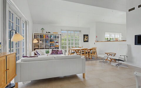 Ion - 1Km from the Sea: Möbel, Interior Design, Flooring, Fussboden, Couch, Wand, Holz, Decke, Wohnzimmer, Holzboden