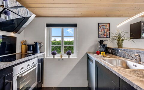 Meindor - 450M to the Fjord: Interior Design, Holz, Flooring, Küche, Countertop, Decke, Beleuchtung, Fussboden, Haushaltsgerät, Light Fixture