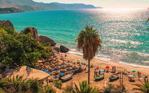 Elvix Nerja Center a: Gewässer, Küste, Küsten Und Ozeanische Forms, Meer, Strand, Sommer, Ozean, Ufer, Urlaub, Freizeit