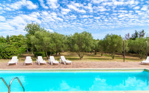 Mas Nualart: Blau, Schwimmbad, Garten, Landscaping, Resort, Eco Hotel, Hazienda, Gartenmöbel, Bauernhaus