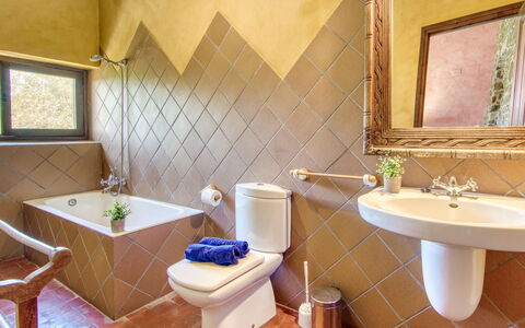 Mas Nualart: Interior Design, Flooring, Fussboden, Armatur, Wand, Badezimmer, Möbel, Beleuchtung, Installation, Zapfhahn