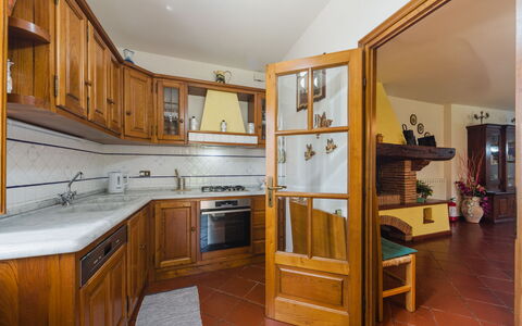 Casa Lulù: Interior Design, Möbel, Flooring, Holz, Decke, Fussboden, Cabinetry, Küche, Zimmer, Countertop