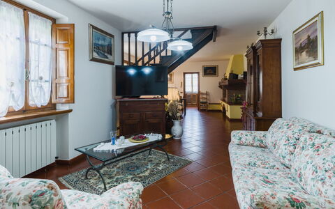 Casa Lulù: Möbel, Interior Design, Flooring, Fussboden, Couch, Zimmer, Blumentopf, Wohnzimmer, Decke, Zimmerpflanze