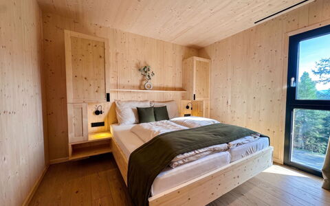 02 Nth050 18A Sup Chalet mit Sauna und Hot Tub 2 e: Schlafzimmer, Hartholz, Holzbeize, Bett, Bettrahmen, Bedding, Planke, Sperrholz, Holzboden, Hotel