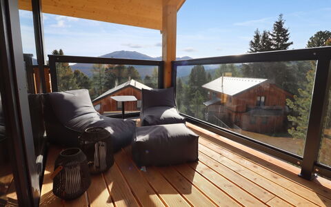 02 Nth050 18A Sup Chalet mit Sauna und Hot Tub 2 e: Holz, Hartholz, Veranda, Holzbeize, Deck, Planke, Balkon, Schatten, Stuhl, Holz