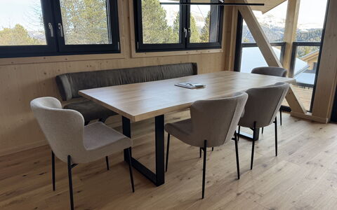 Großveitsch 607: Möbel, Flooring, Holz, Fussboden, Interior Design, Tabelle, Stuhl, Küche & Esszimmer Tisch, Holzboden, Esszimmer