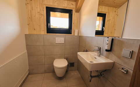 02 Nth055 18F Sup Chalet mit Sauna und Hot Tub 2 e: Holz, Flooring, Fussboden, Armatur, Badezimmer, Installation, Sinken, Bad Sink, Toilette, Holzbeize