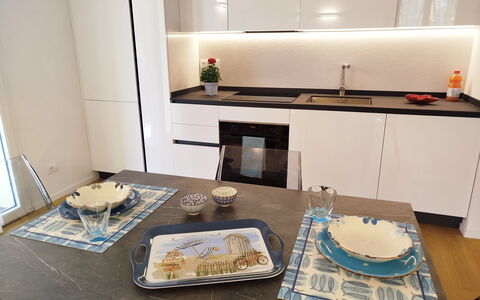 Lola Home - Levanto: Holz, Flooring, Interior Design, Möbel, Küche, Countertop, Fussboden, Küchengerät, Zuhause, Cabinetry