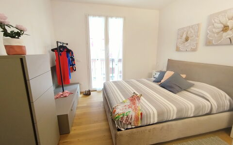 Lola Home - Levanto: Möbel, Interior Design, Flooring, Fussboden, Bett, Schlafzimmer, Holz, Zimmer, Bettdecke, Textil
